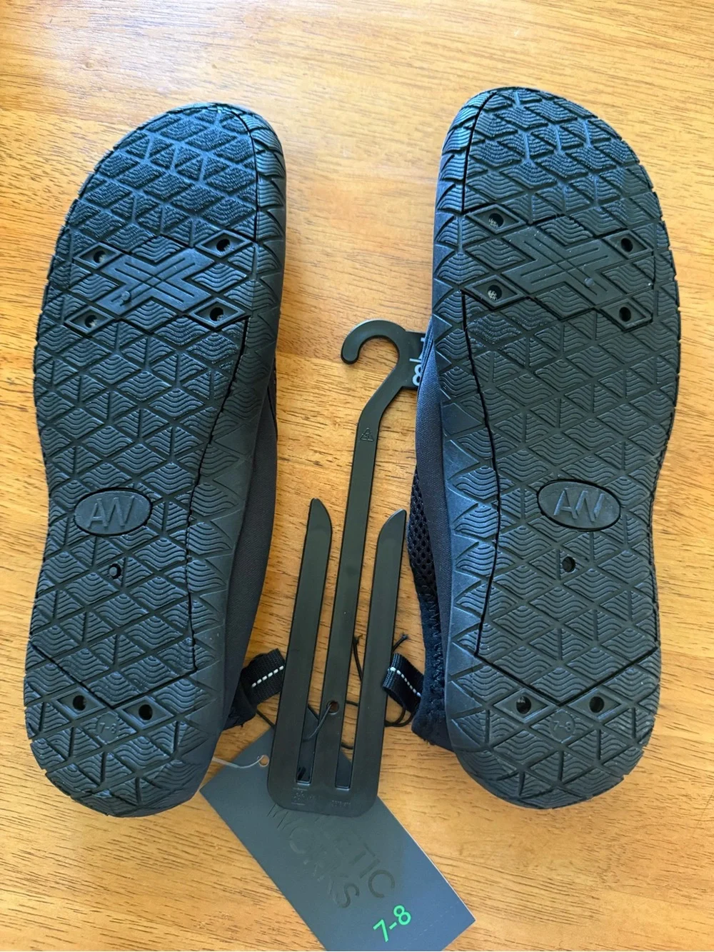 Men’s Water Shoes 7-8 Black